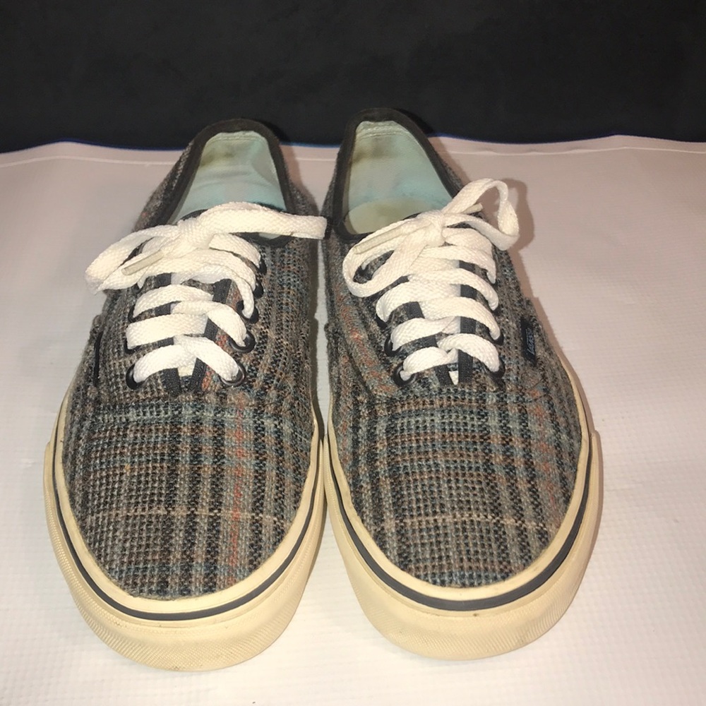 Unisex Plaid Vans Size 7.5